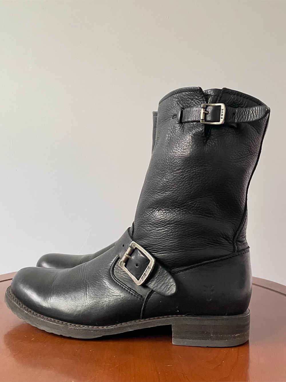 Frye Women's Veronica Short Leather Boots | US 9B - Picture 3 of 8
